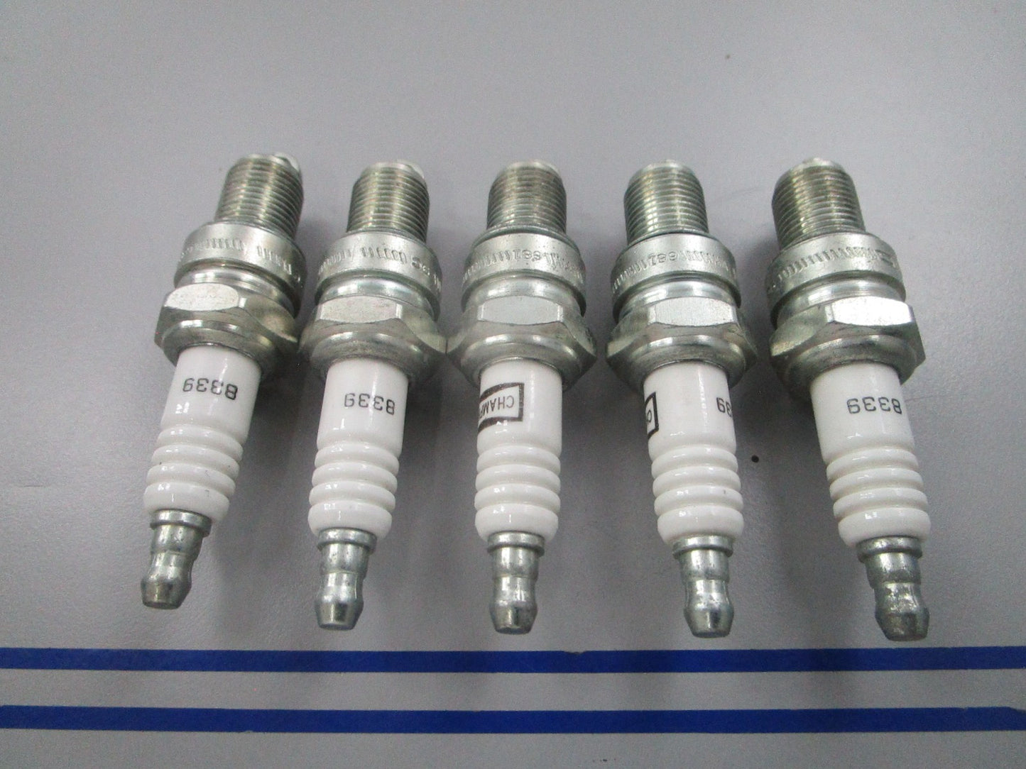 NEW (LOT OF 5) 8339 Champion Spark Plug 0810