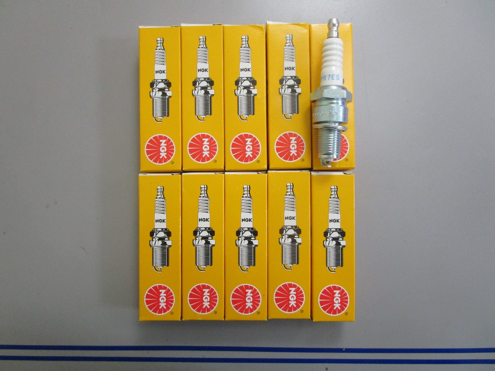 *NEW* (LOT OF 10) 0820 NGK Spark Plug BPR7ES