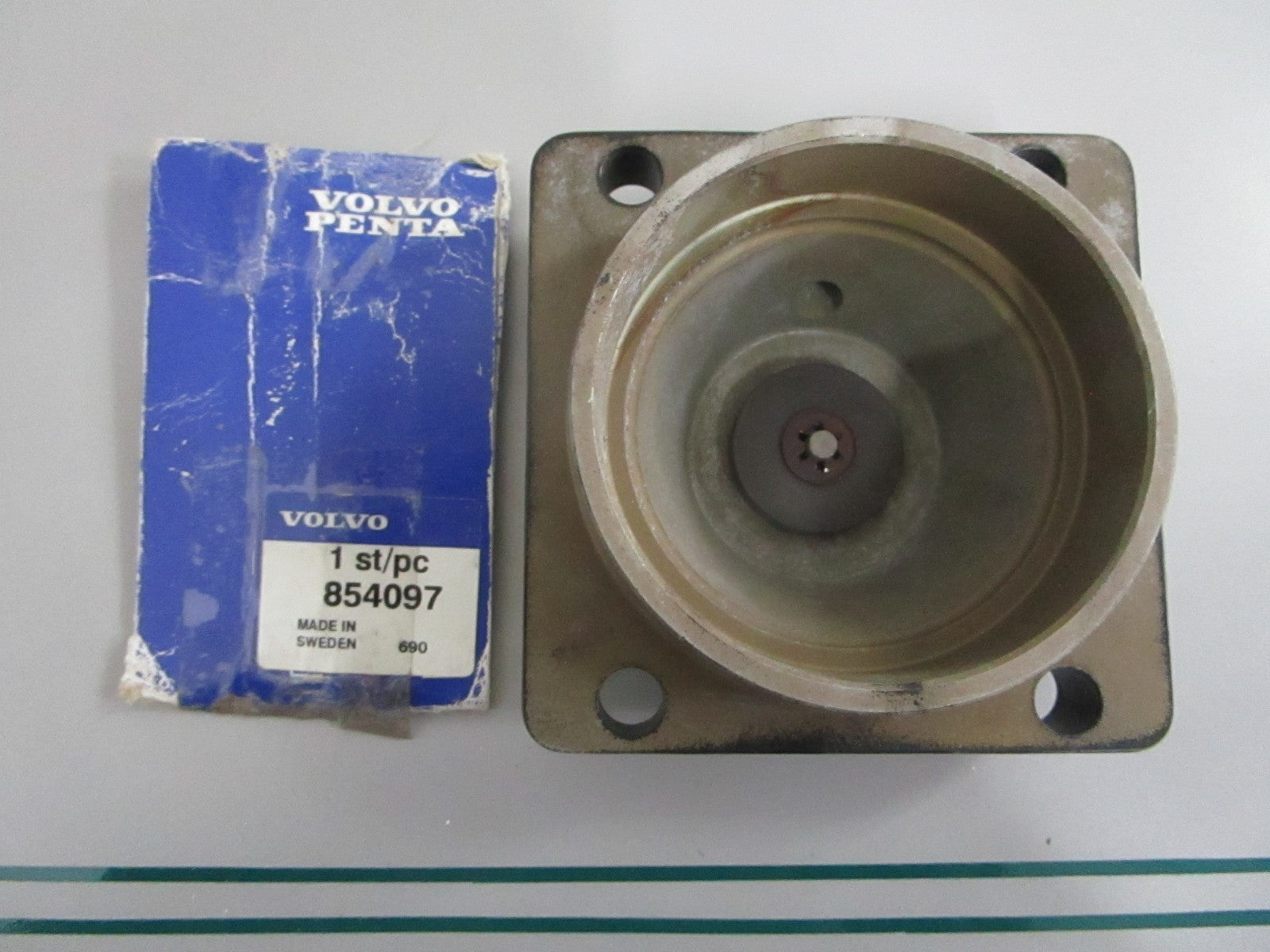 NEW OEM 854097 Volvo Penta Bearing Cover 0820