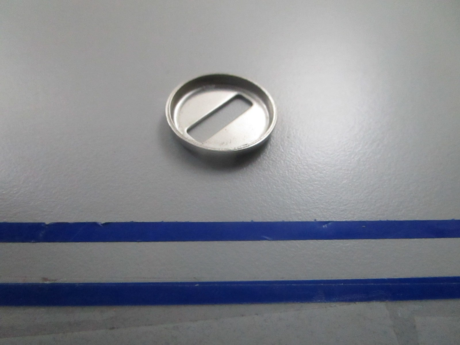 *NEW OEM* 0810 OMC Johnson Evinrude Spring Retainer 325586 0325586