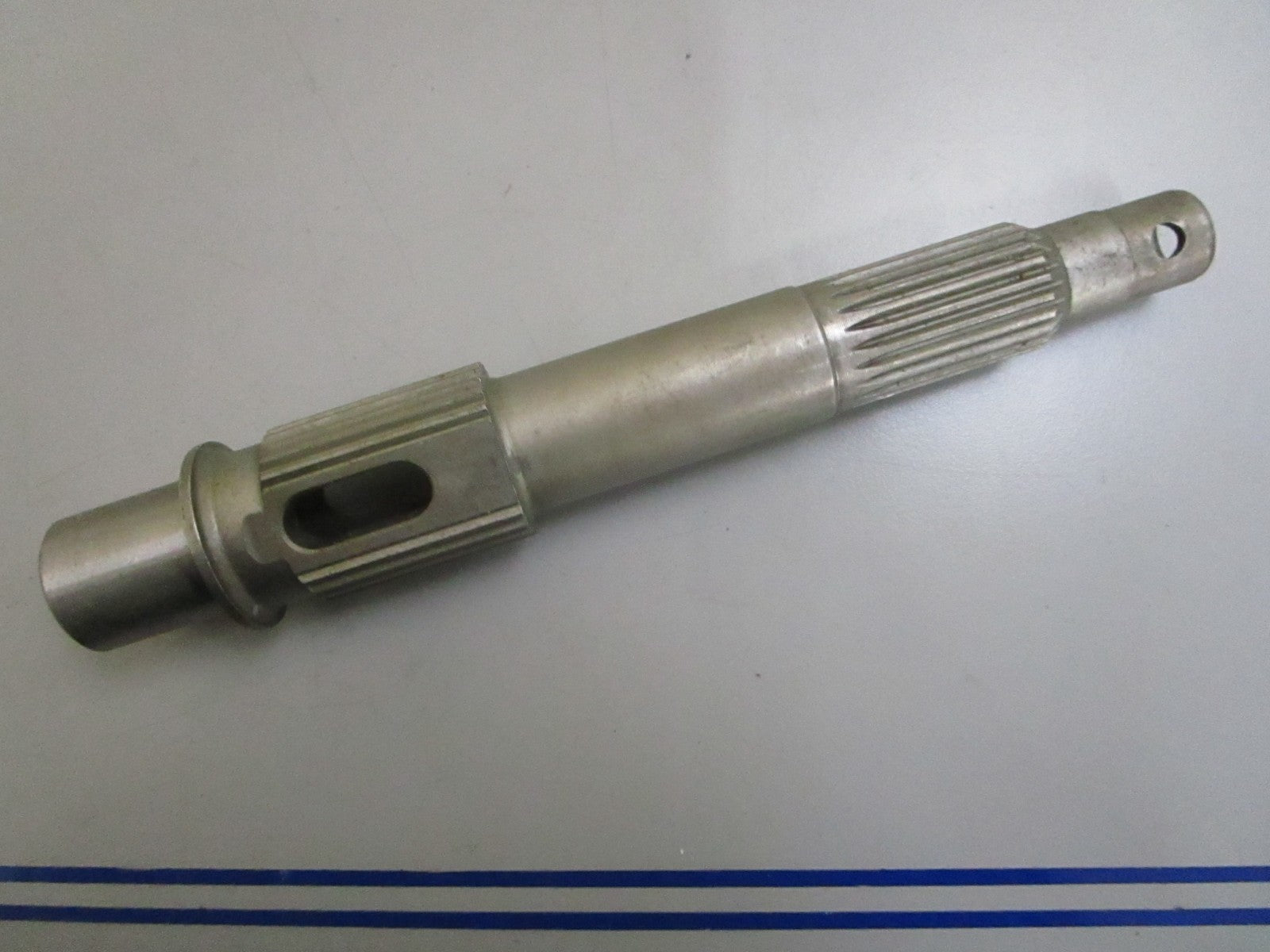 *NEW OEM* 0820 OMC Johnson Evinrude Clutch Shaft 346124 432282 438251