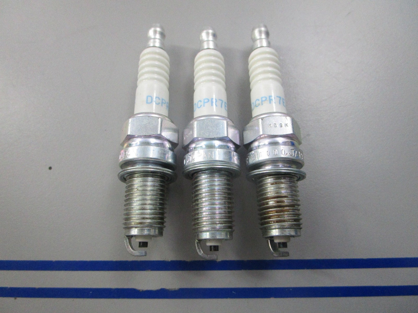 NEW (LOT OF 3) DCPR7E NGK Spark Plug 0810