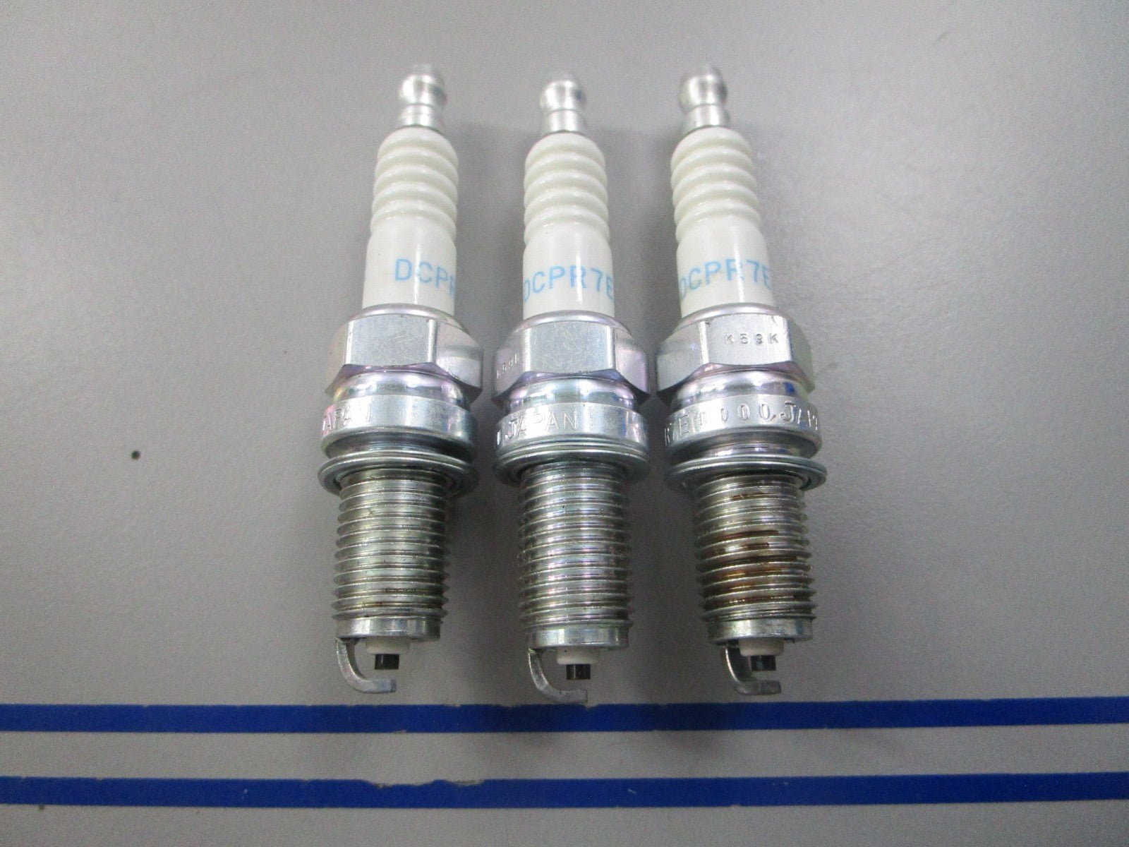 NEW (LOT OF 3) DCPR7E NGK Spark Plug 0810
