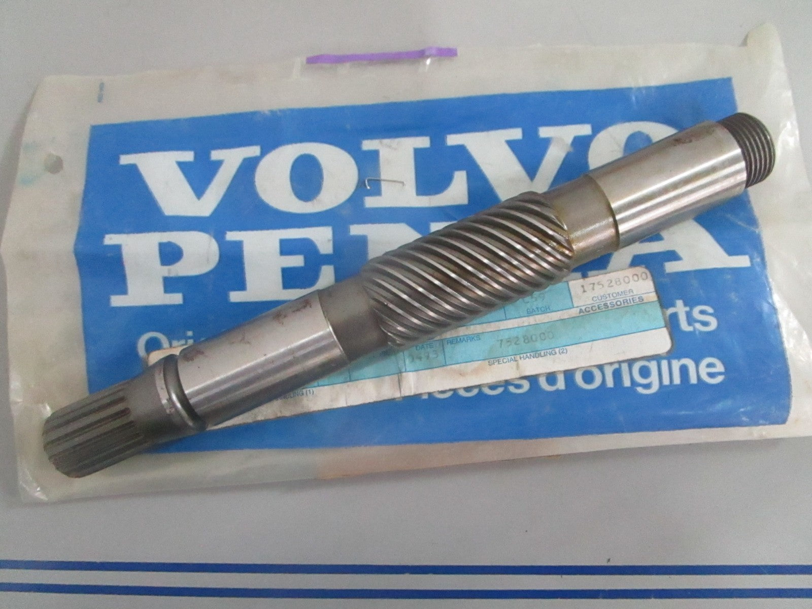 *NEW OEM* 0820 Volvo Penta Shaft 853916