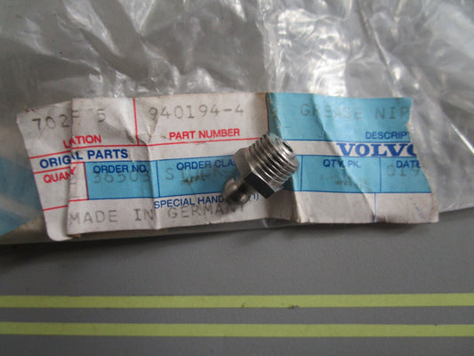 *NEW OEM* 0810 Volvo Penta Lubricating Nipple 940194