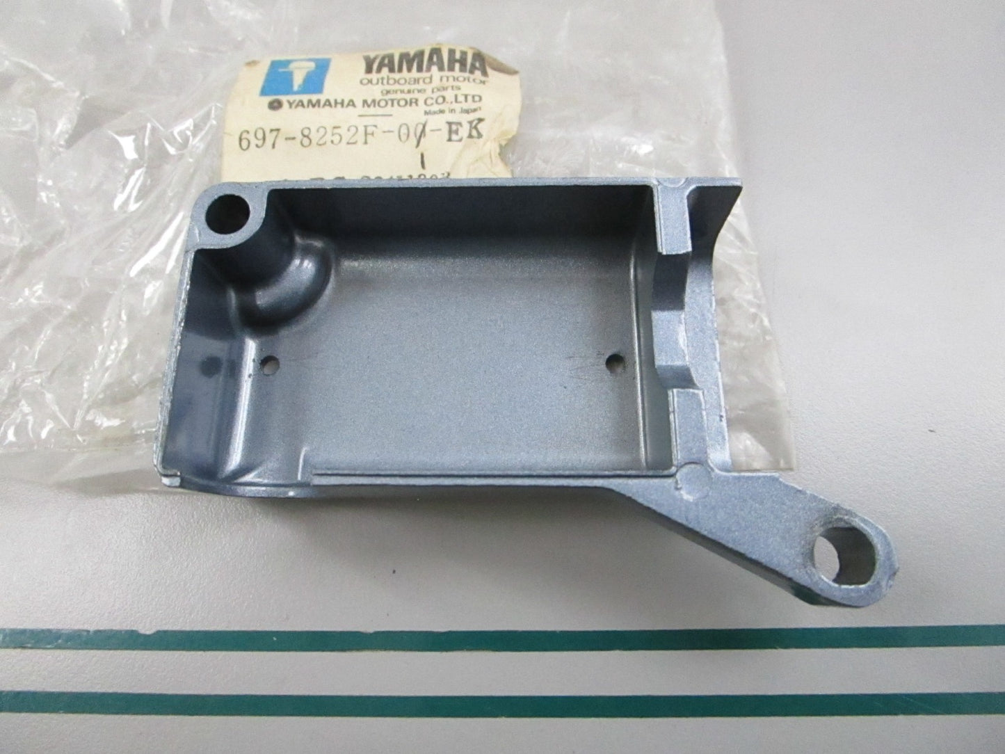 NEW OEM 697-8252F-00-EK Yamaha Main Switch Cover 0810