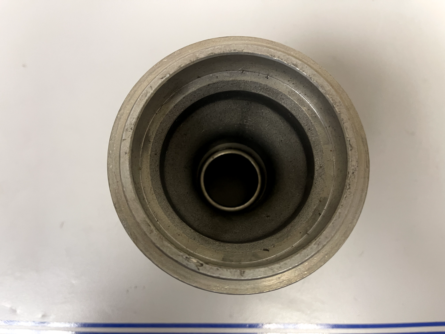 *NEW OEM* 0670 Mercury Quicksilver Bearing Carrier