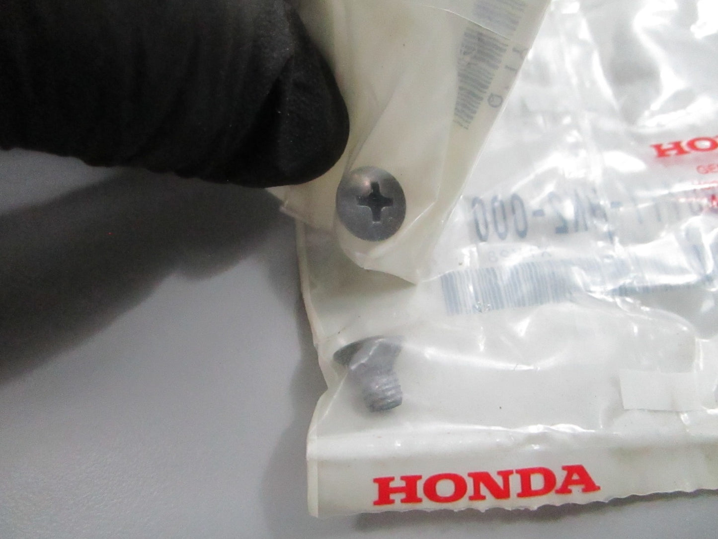 *NEW OEM* (LOT OF 2) 0810 Honda Screw 90111-HN2-000