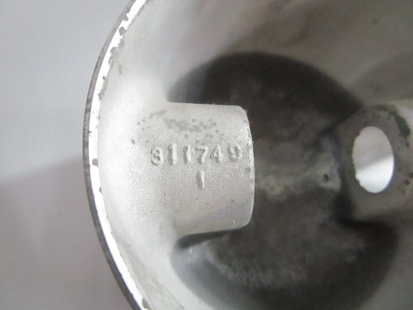 NEW OEM 380569 0380569 OMC Johnson Evinrude Piston 0820
