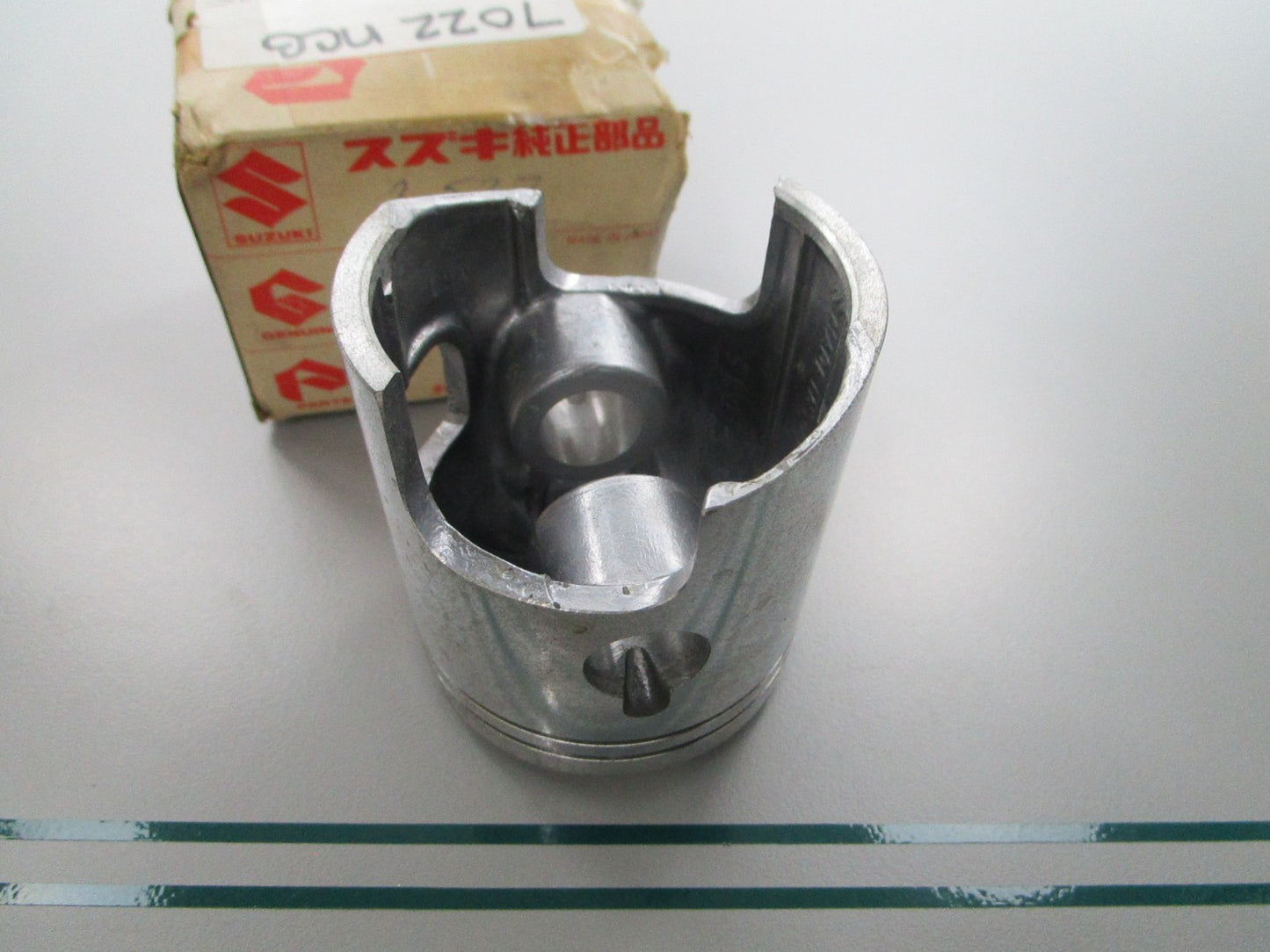 NEW OEM 12110-93002-025 Suzuki Piston 0810