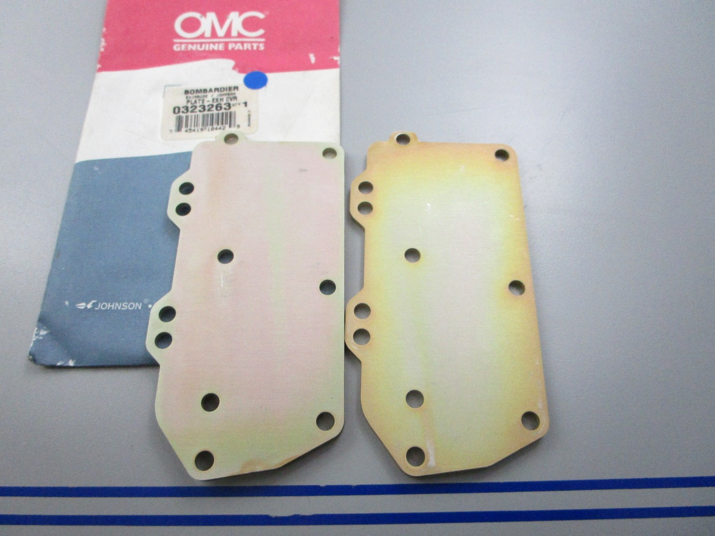 *NEW OEM* (LOT OF 2) 0810 OMC Johnson Evinrude Exhaust Cover Plate 0323263