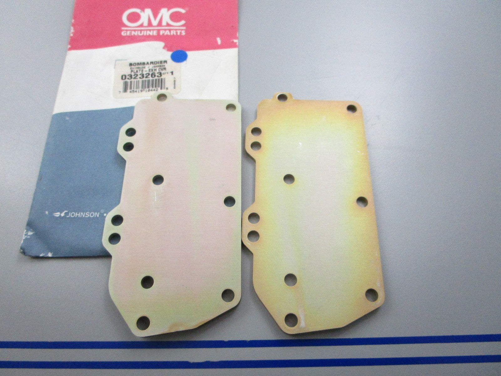 *NEW OEM* (LOT OF 2) 0810 OMC Johnson Evinrude Exhaust Cover Plate 0323263
