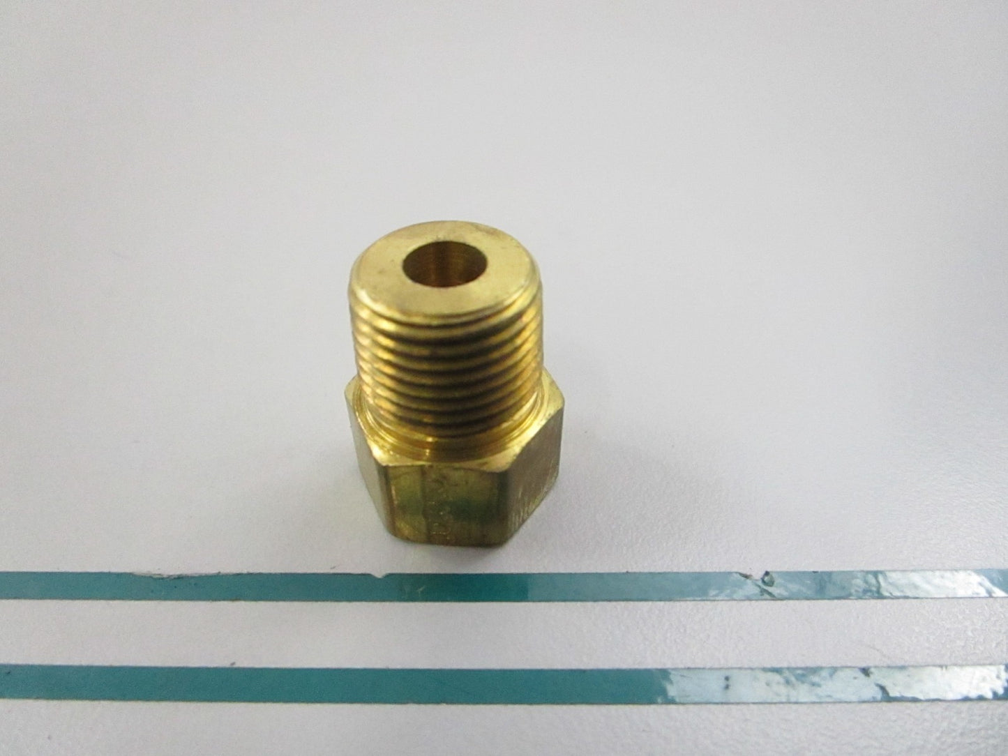NEW OEM 908951 0908951 OMC Johnson Evinrude Fitting 0810