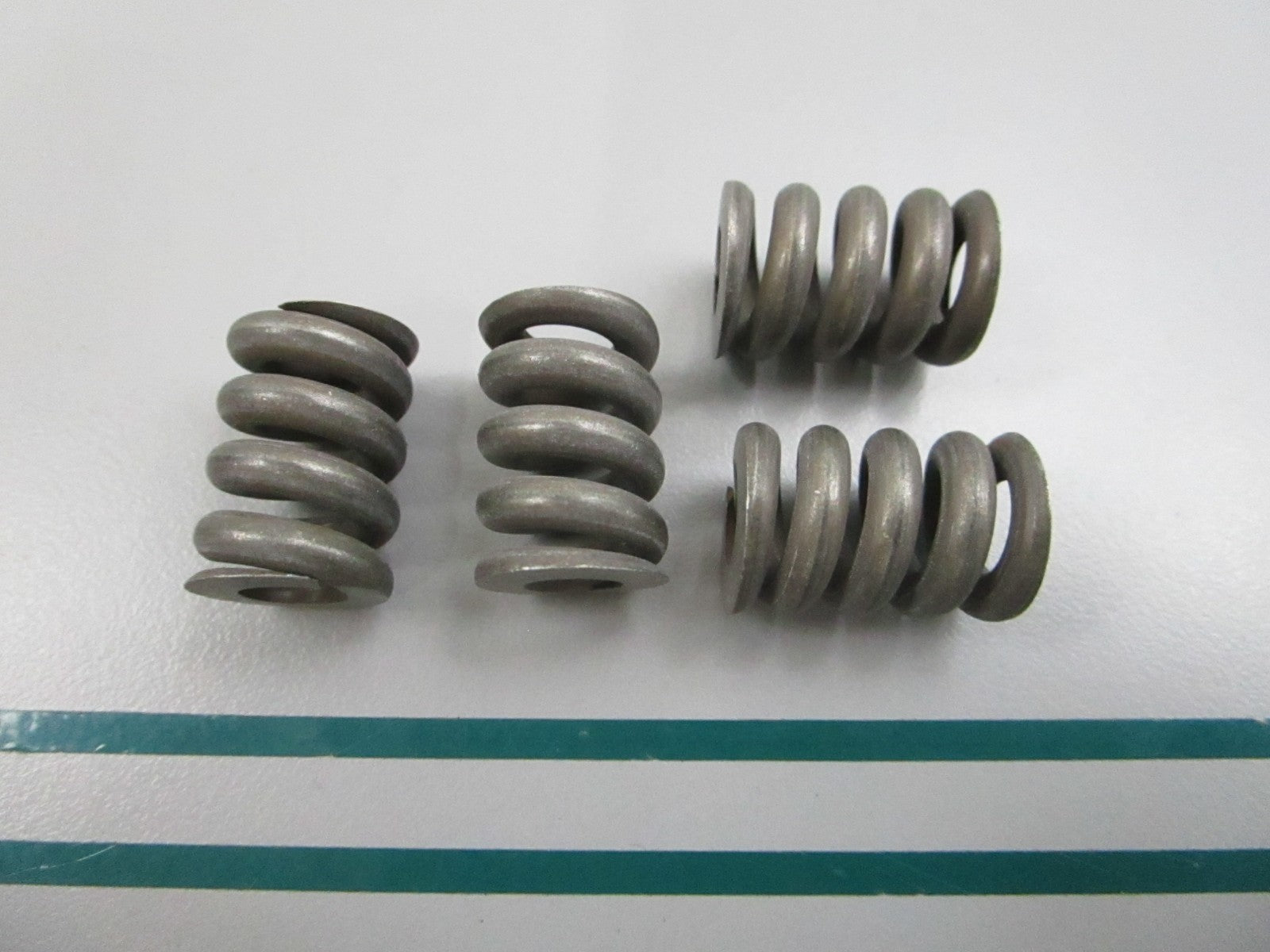 NEW OEM (LOT OF 4) 309825 0309825 OMC Johnson Evinrude Friction Spring 0810
