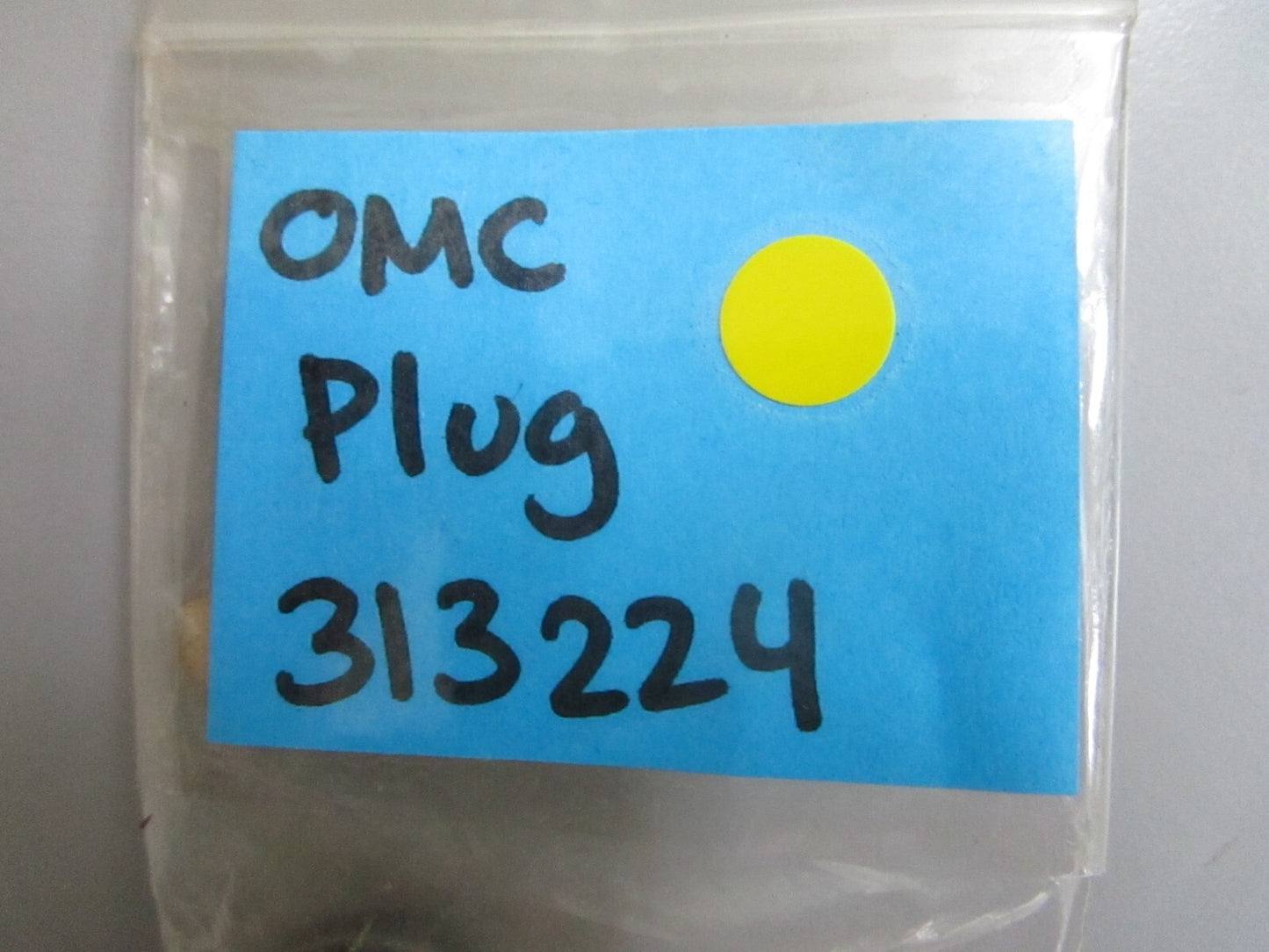 *NEW OEM* 0810 OMC Johnson Evinrude Plug 313224 0313224