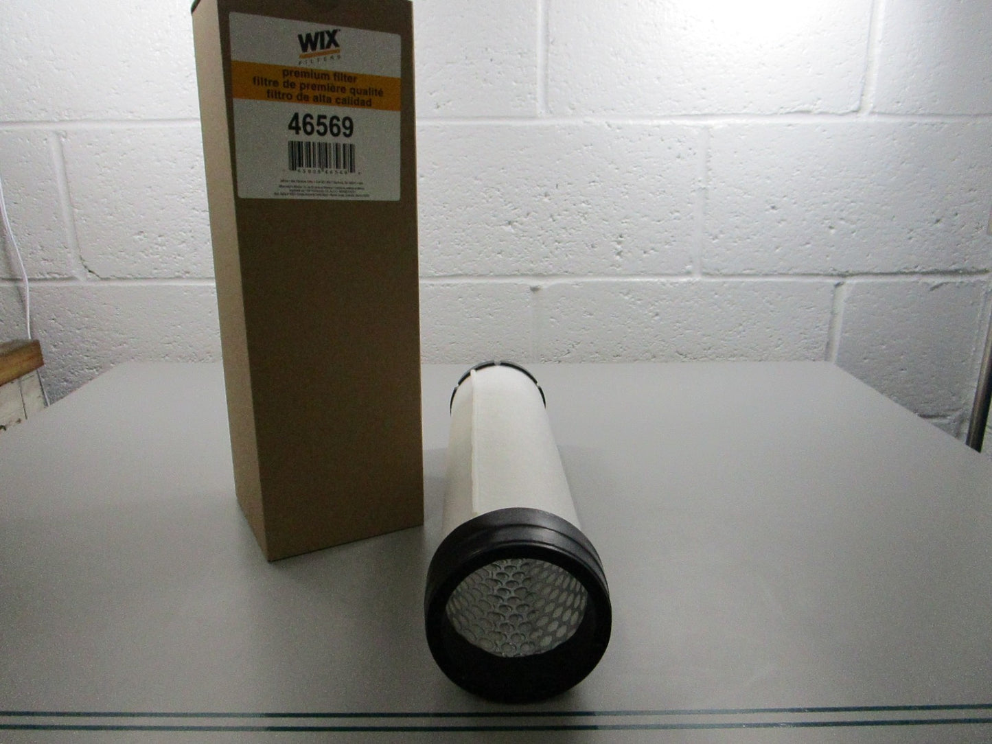 NEW OEM 46569 Wix Air Filter 0820