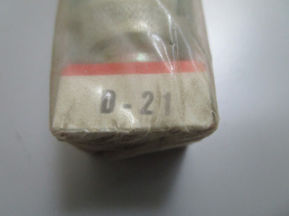 *NEW*  0810 Champion Spark Plug D-21