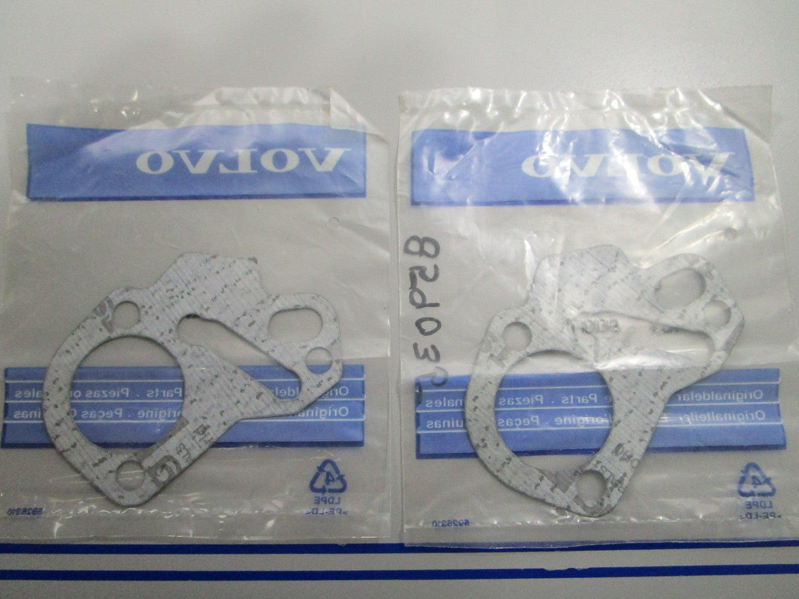 *NEW OEM* (LOT OF 2) 0810 Volvo Penta Gasket 859035