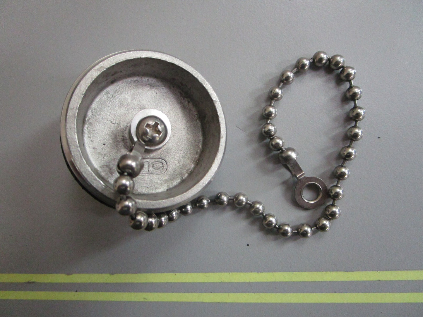 *NEW* 0820 Attwood Gas Cap & Chain 66001