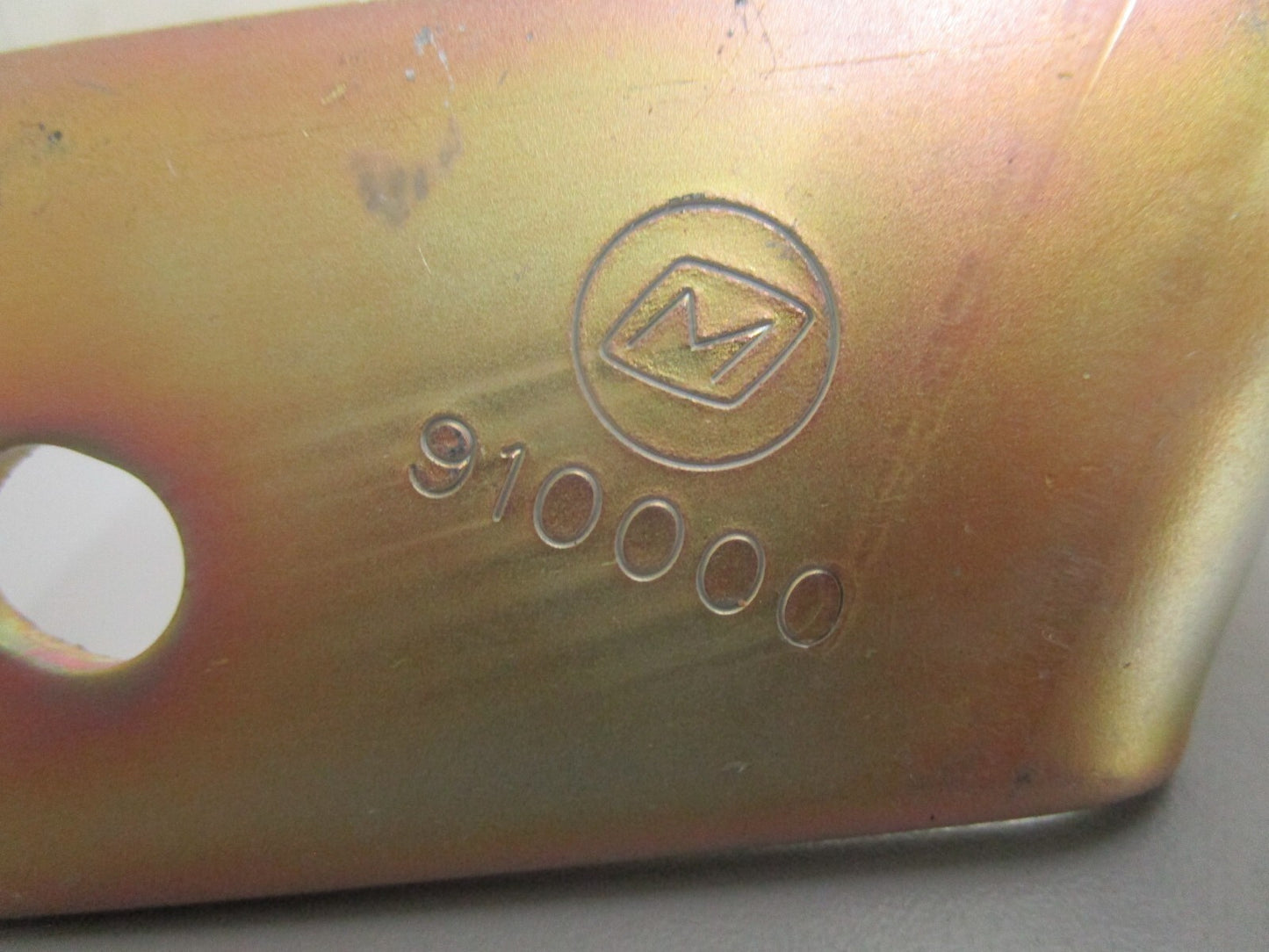 *NEW OEM* 0820 OMC Johnson Evinrude Bracket 3852482 910000