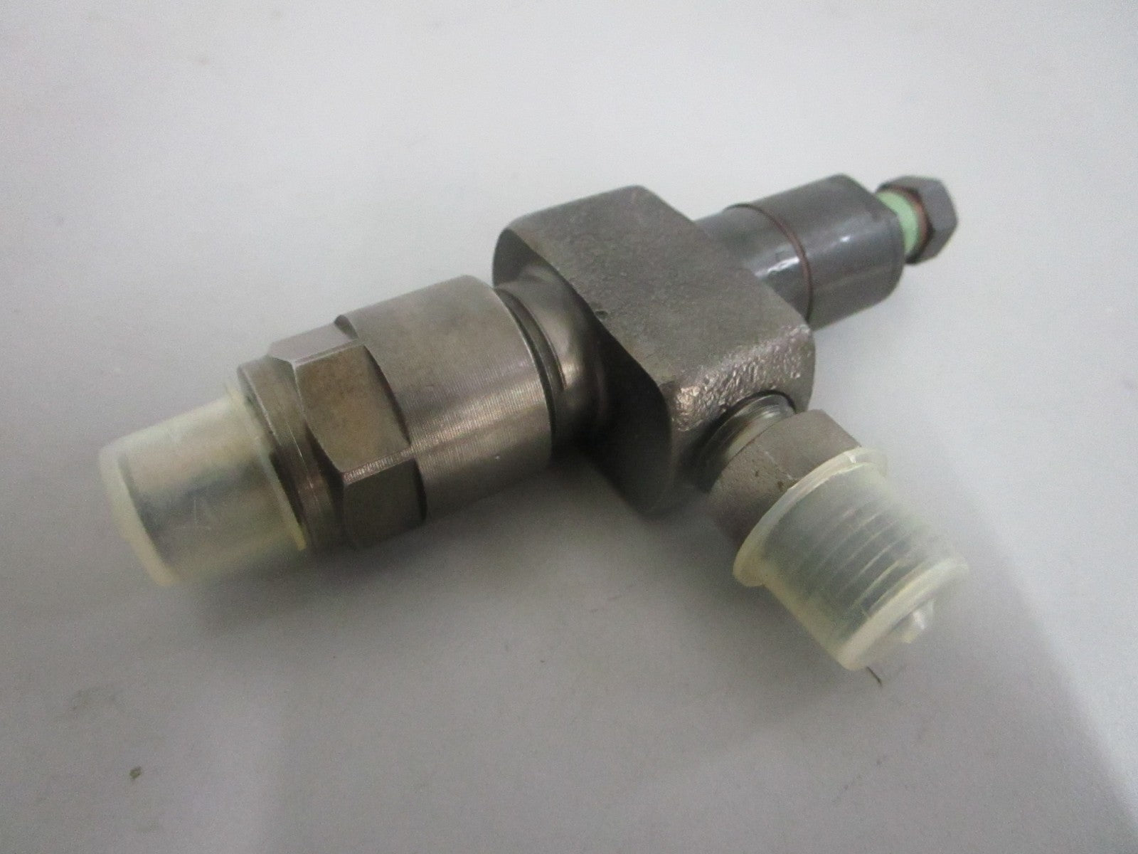 NEW OEM 826577 Volvo Penta Fuel Injector 0820
