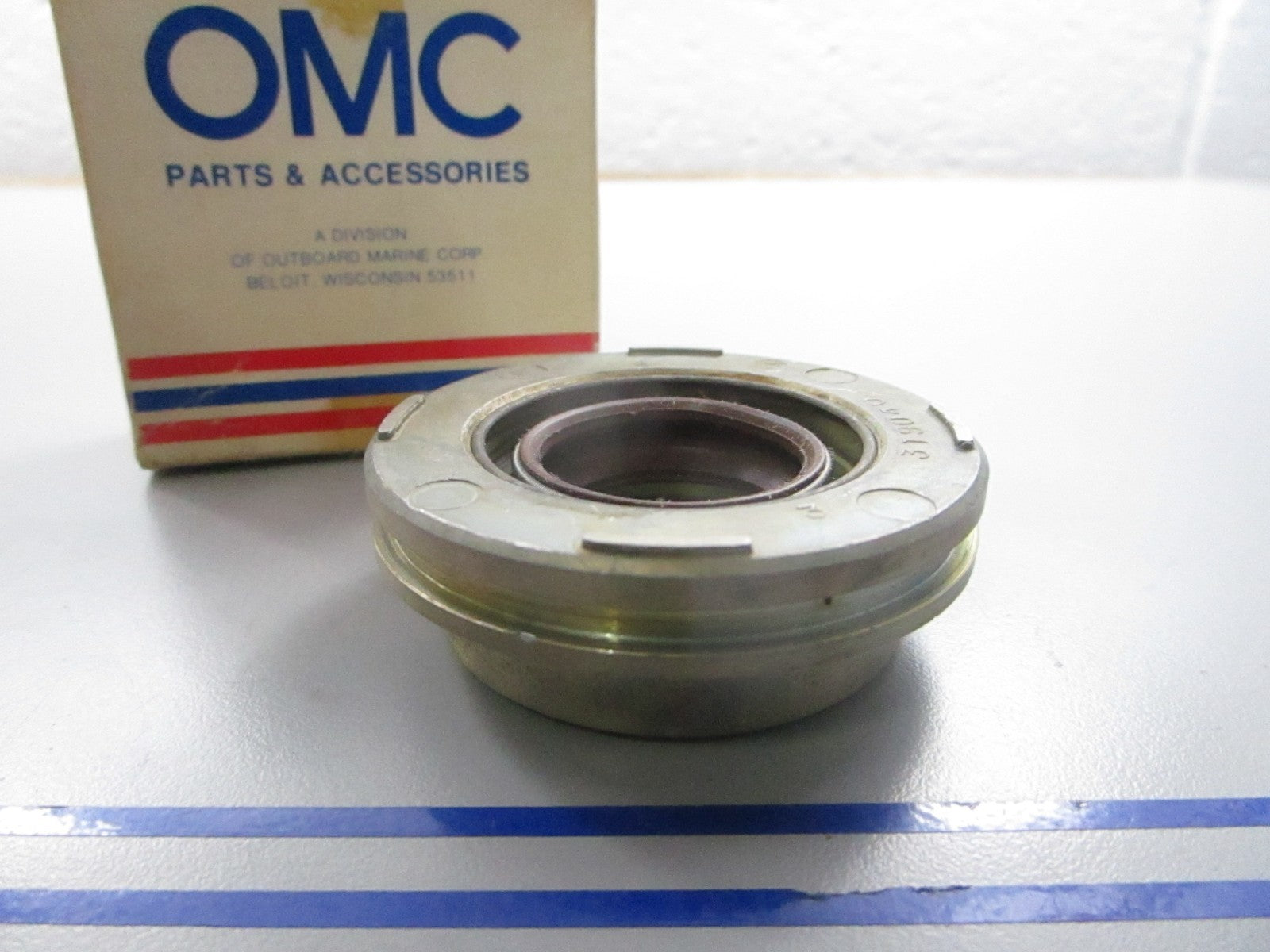 *NEW OEM* 0810 OMC Johnson Evinrude Crankcase Head 386162 0386162