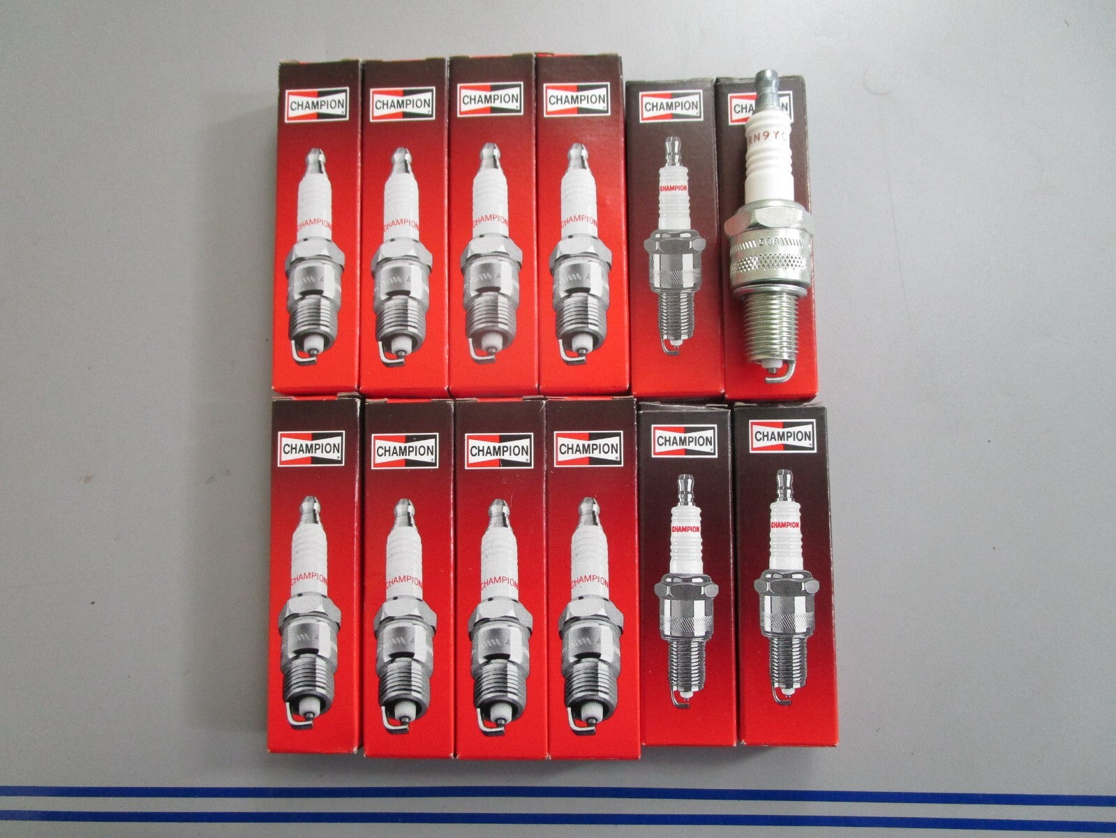 *NEW* (LOT OF 12) 0820 Champion Spark Plug RN9YC