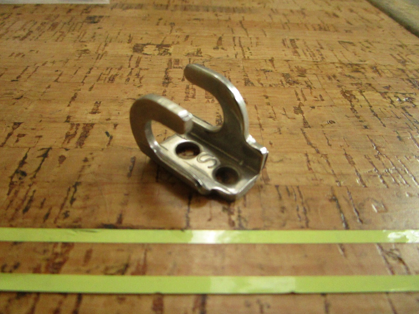 *NEW OEM* 0810 OMC Johnson Evinrude Shift Lock 305737 0305737