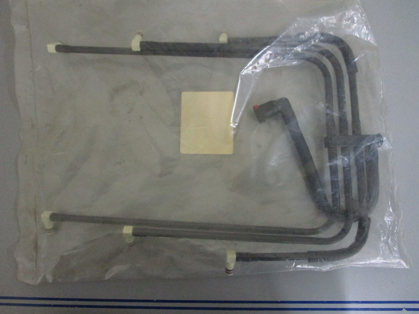 *NEW OEM* 0820 OMC Johnson Evinrude Fuel Manifold Ay 5000205
