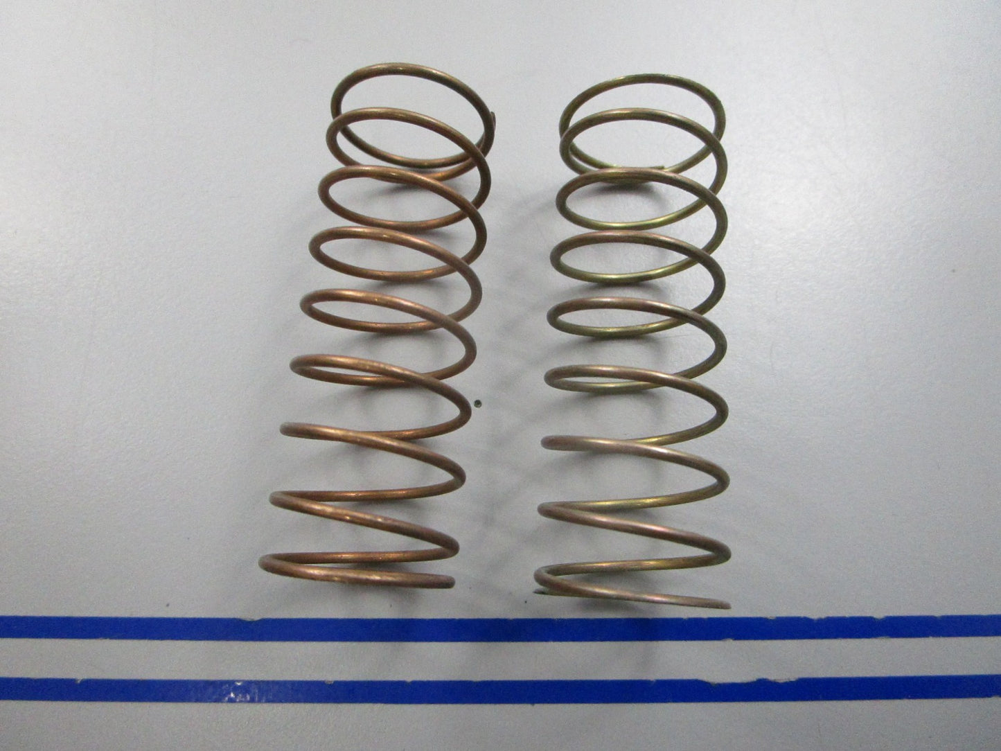 NEW OEM (LOT OF 2) 304499 0304499 OMC Johnson Evinrude Spring 0810