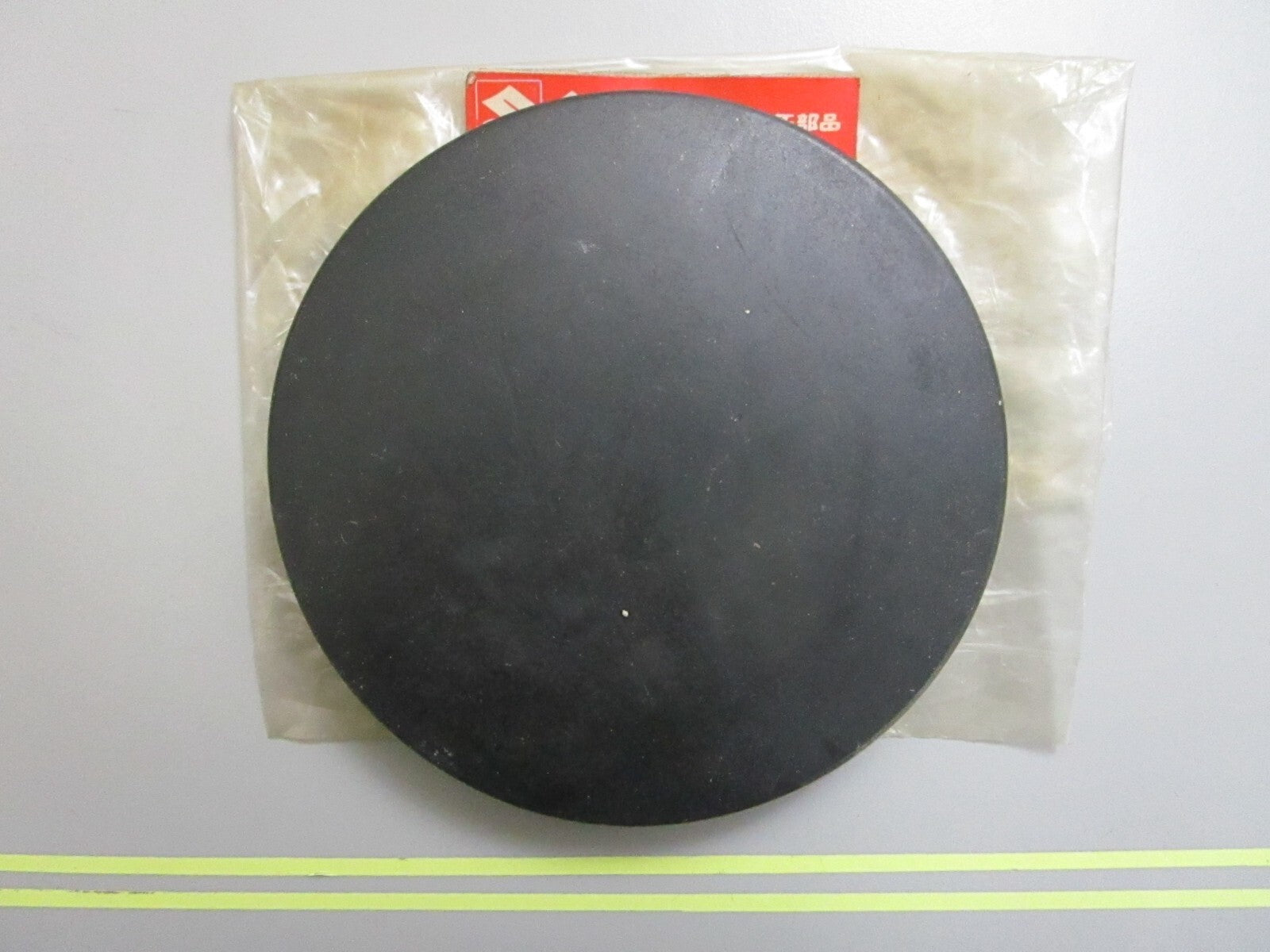 *NEW OEM* 0810 Suzuki Engine Cover Cap 61486-94600