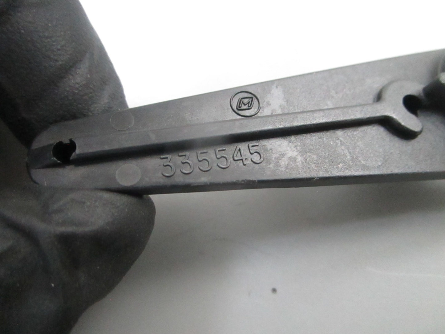 *NEW OEM* 0810 OMC Johnson Evinrude Roller Arm 335545 0335545