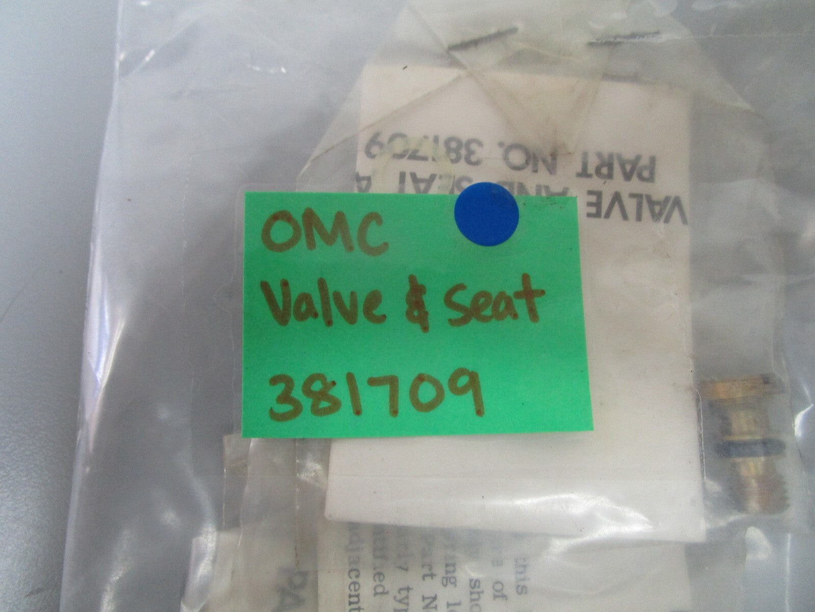*NEW OEM* 0810 OMC Johnson Evinrude Valve & Seat 381709 0381709