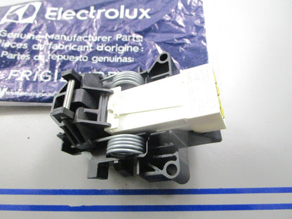 *NEW OEM* 0810 Electrolux Door Latch Assembly 5304516818