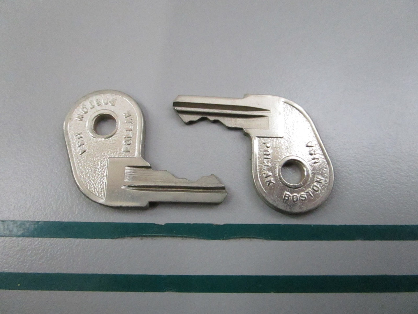 NEW OEM (LOT OF 2) 501787 0501787 OMC Johnson Evinrude 73-22 Ignition Key 0810