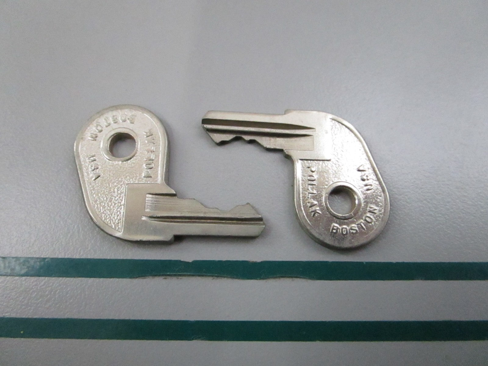 NEW OEM (LOT OF 2) 501787 0501787 OMC Johnson Evinrude 73-22 Ignition Key 0810