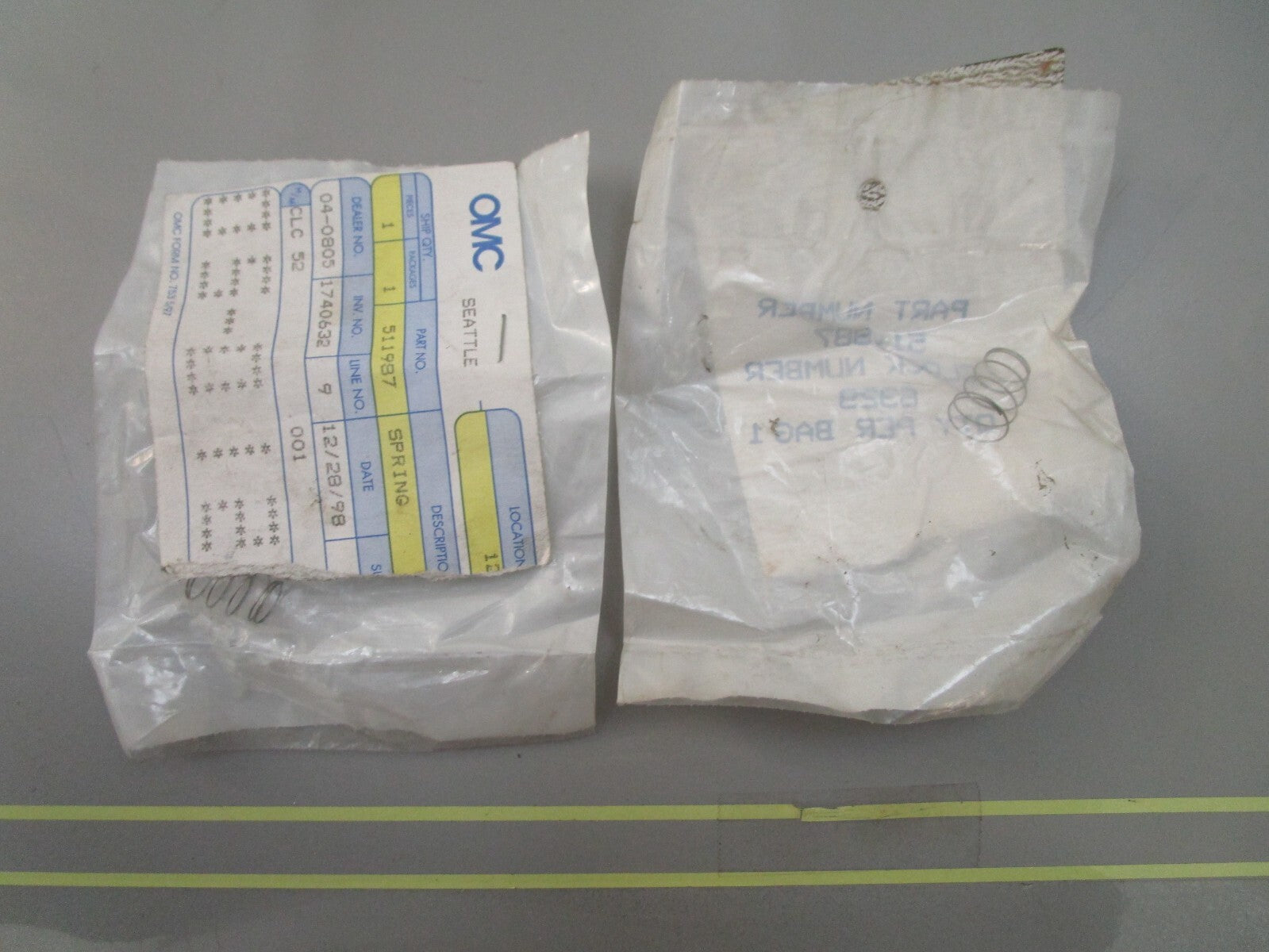 *NEW OEM* (LOT OF 2) 0810 OMC Johnson Evinrude Spring 511987 0511987