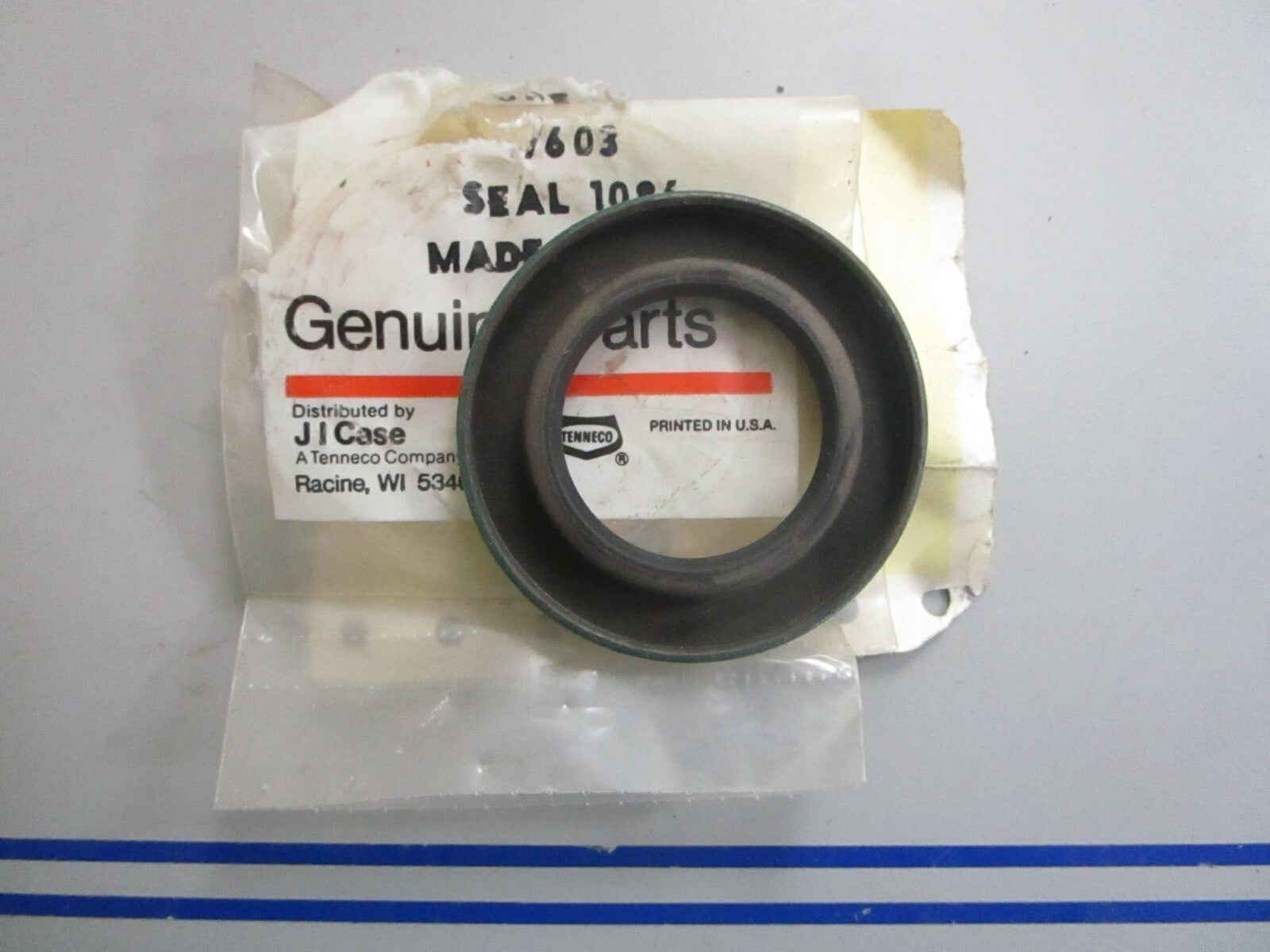*NEW OEM* 0820 Case IH Seal 17603