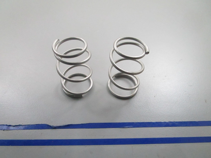 *NEW OEM* (LOT OF 2) 0810 OMC Johnson Evinrude Spring 321053 0321053