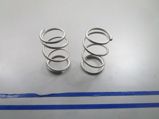 *NEW OEM* (LOT OF 2) 0810 OMC Johnson Evinrude Spring 321053 0321053