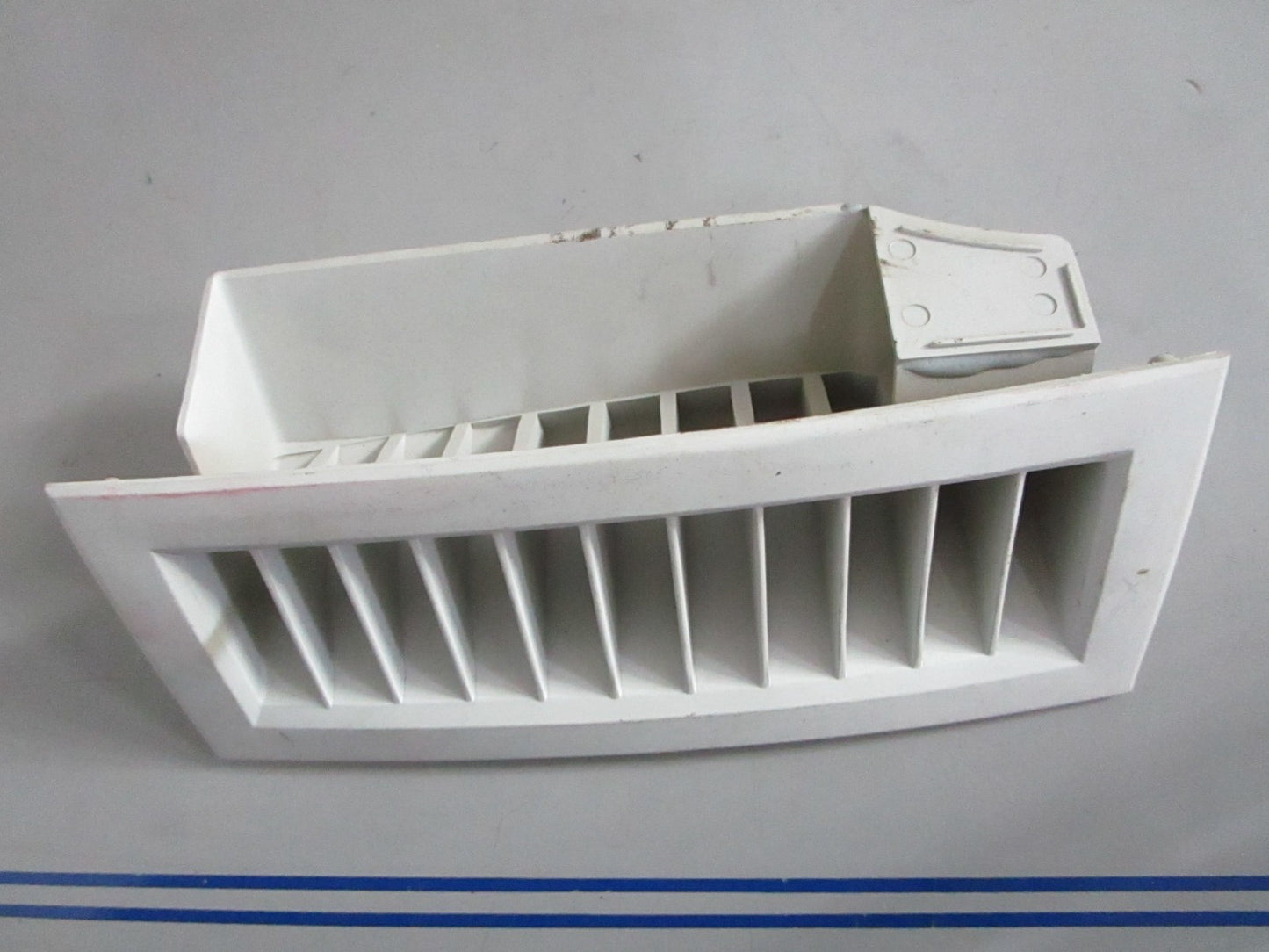 NEW OEM 398447 0398447 912564 0912564 OMC Johnson Evinrude Air Inlet 0820