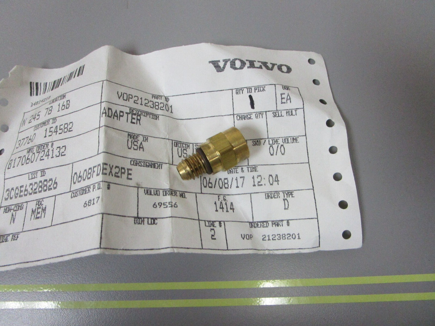 *NEW OEM* 0810 Volvo Penta Adapter 21238201
