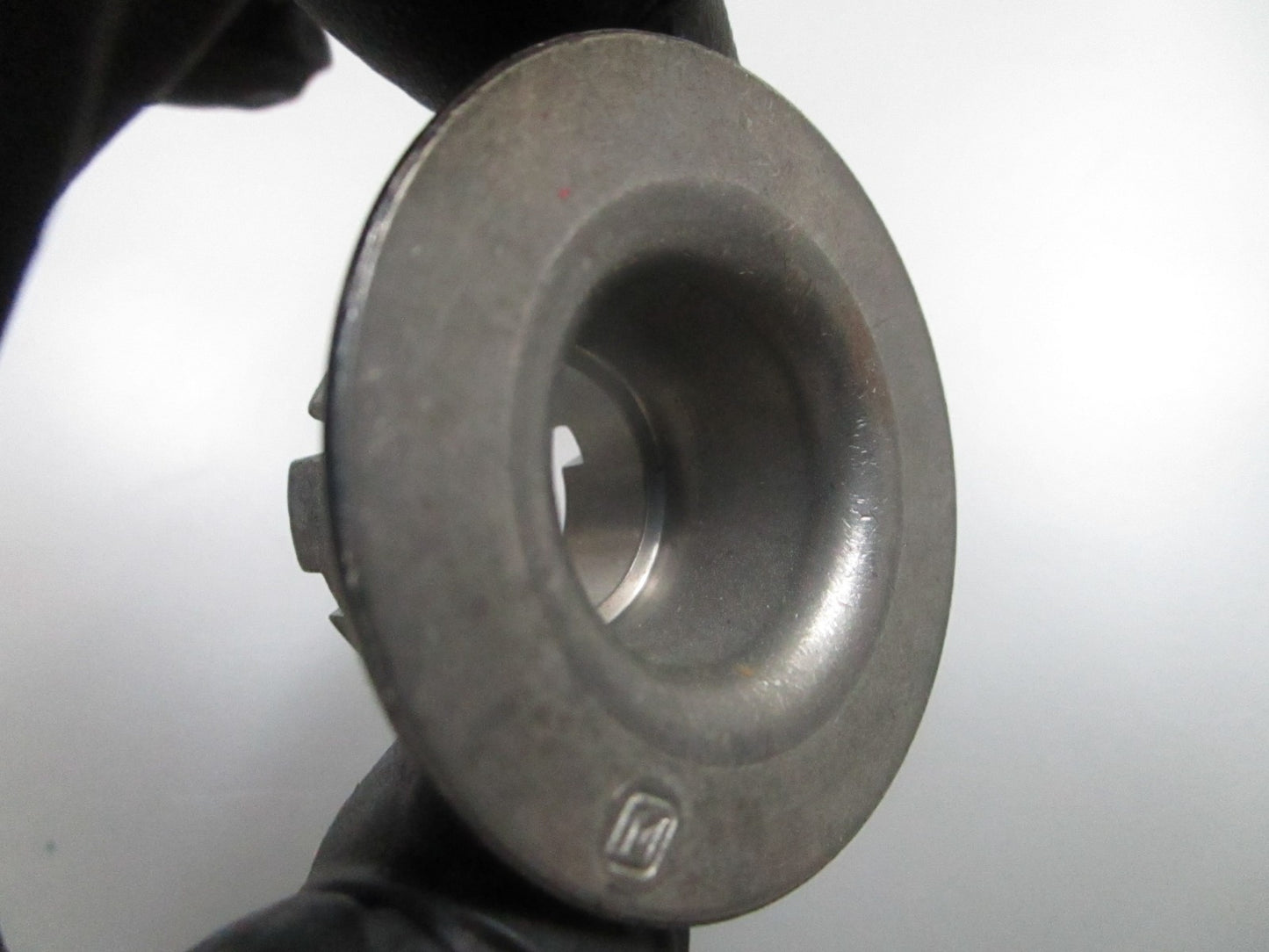 *NEW OEM* 0810 OMC Johnson Evinrude Spindle 330524 0330524