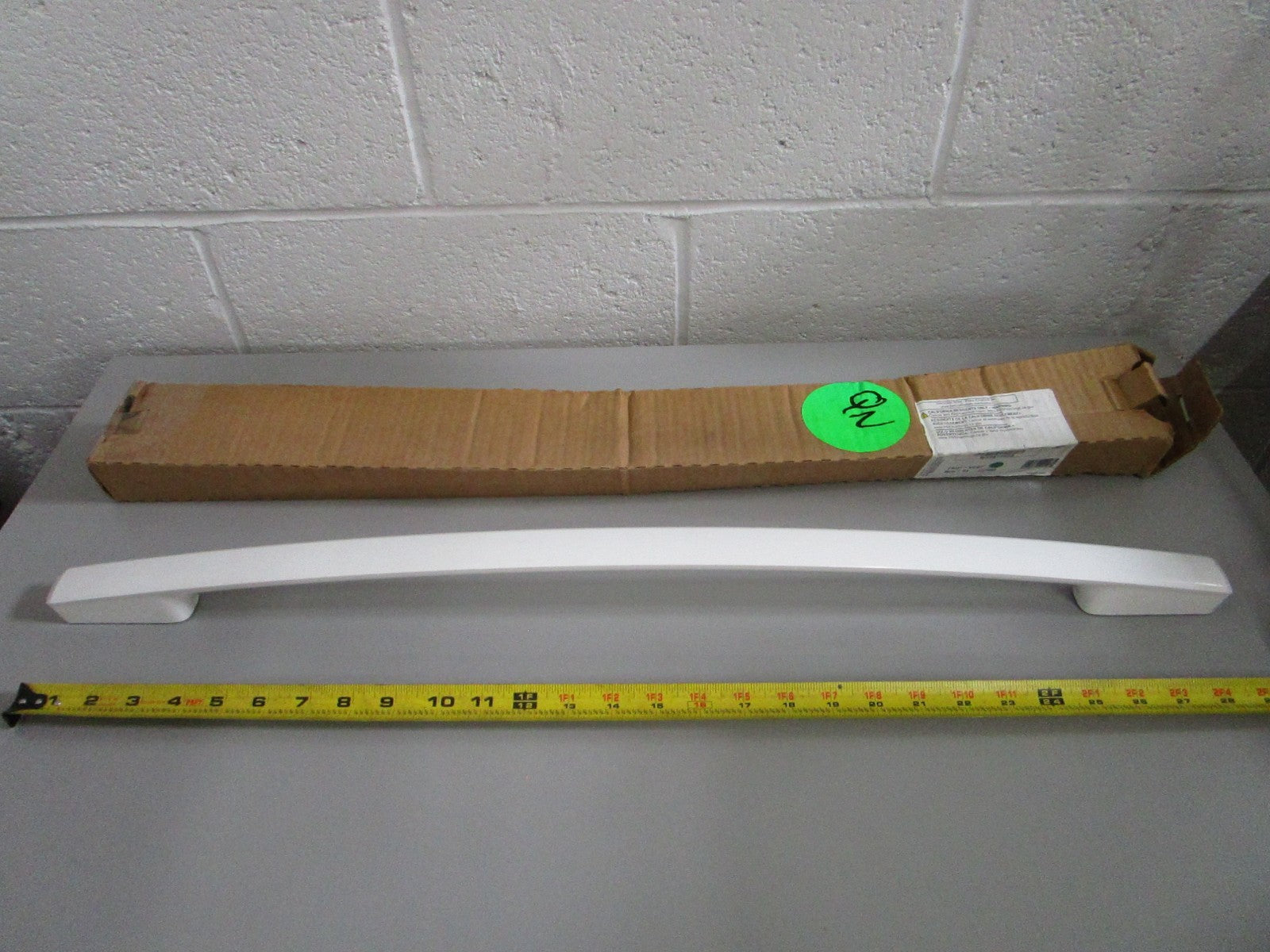 Whirlpool NEW OEM Range Oven Door Vent Trim W10817433 White NOS Part 0820