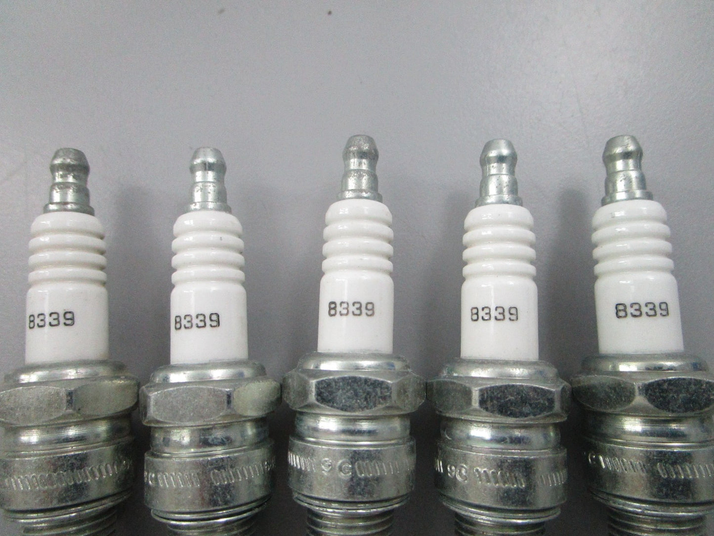 NEW (LOT OF 5) 8339 Champion Spark Plug 0810