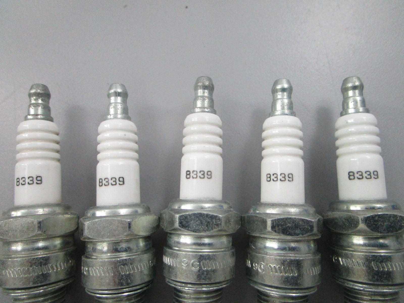 NEW (LOT OF 5) 8339 Champion Spark Plug 0810