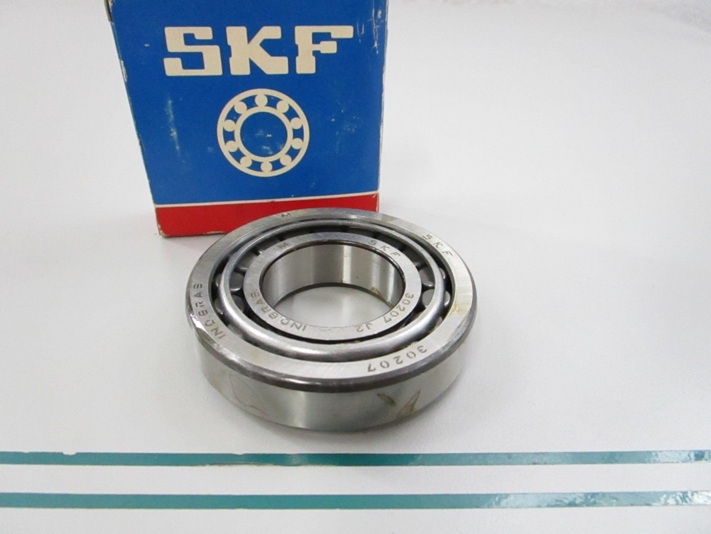 NEW 30207J2 SKF Tapered Roller Bearing 0810