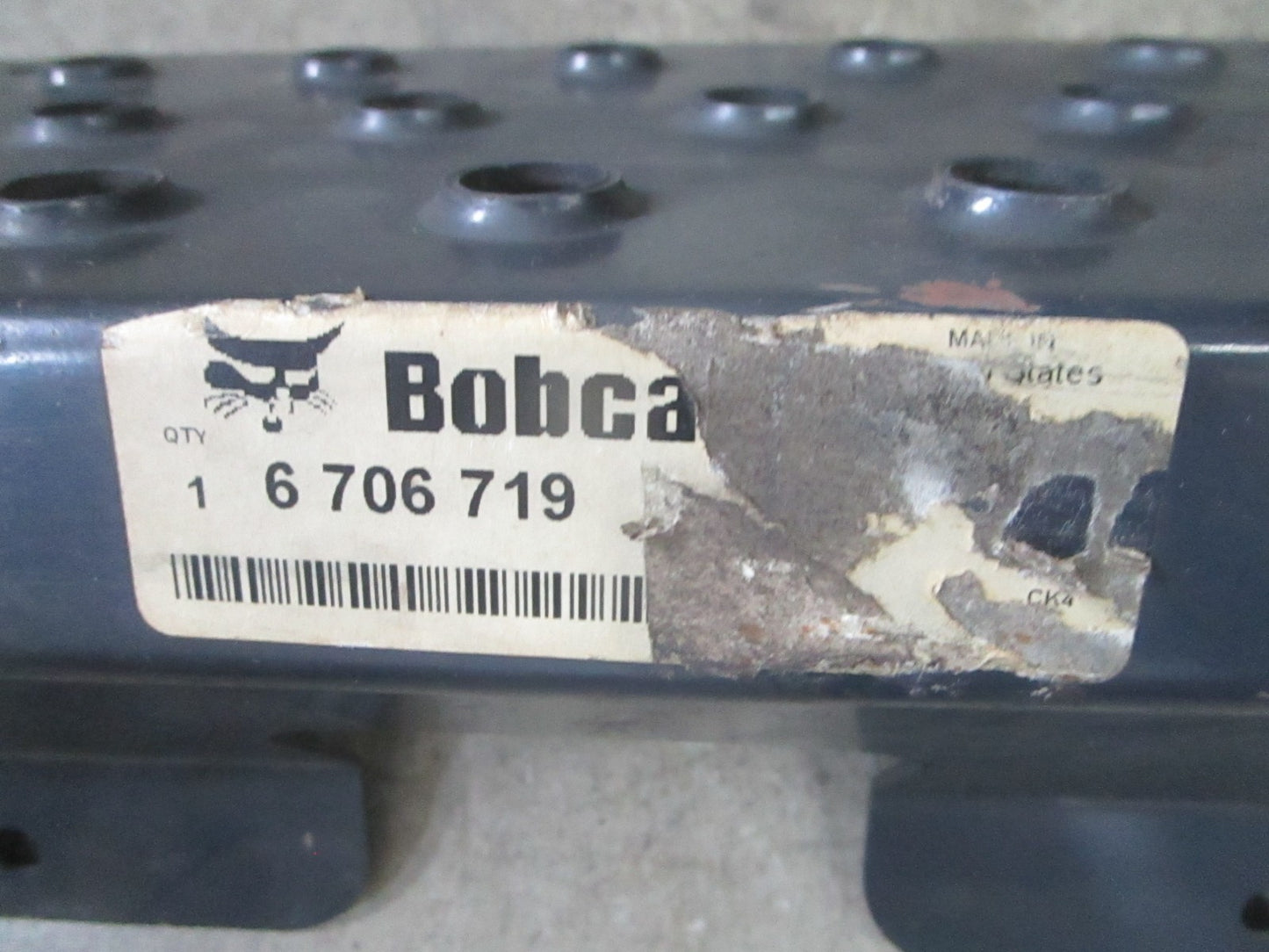 *NEW OEM* 0820 Bobcat Step 6706719