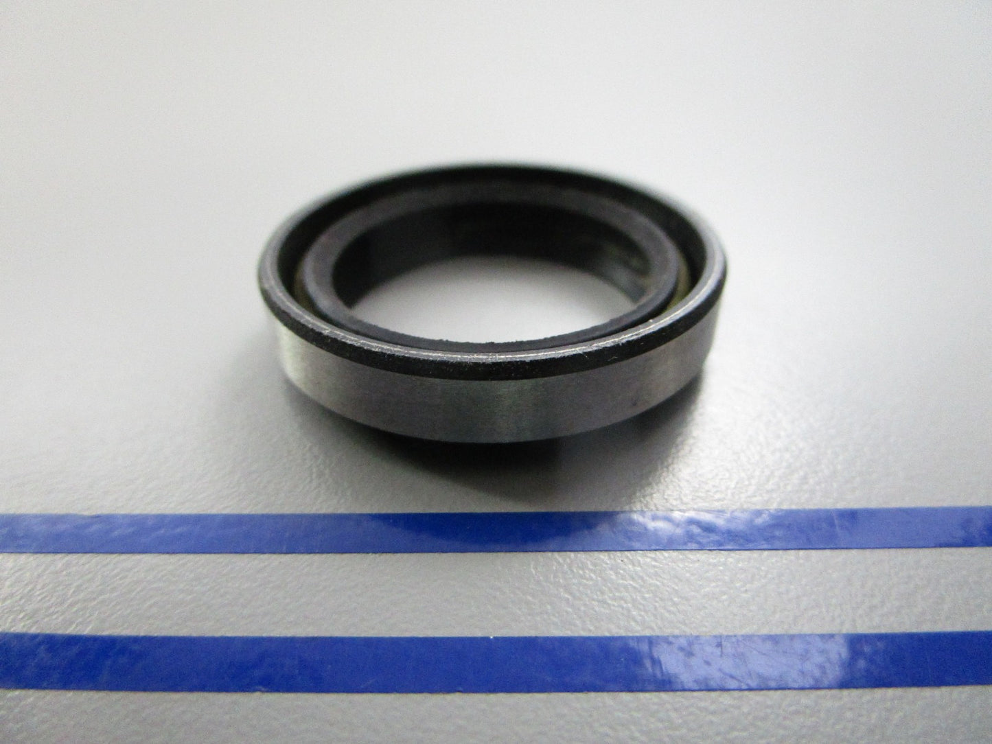 NEW OEM 305987 0305987 OMC Johnson Evinrude Oil Seal 0810