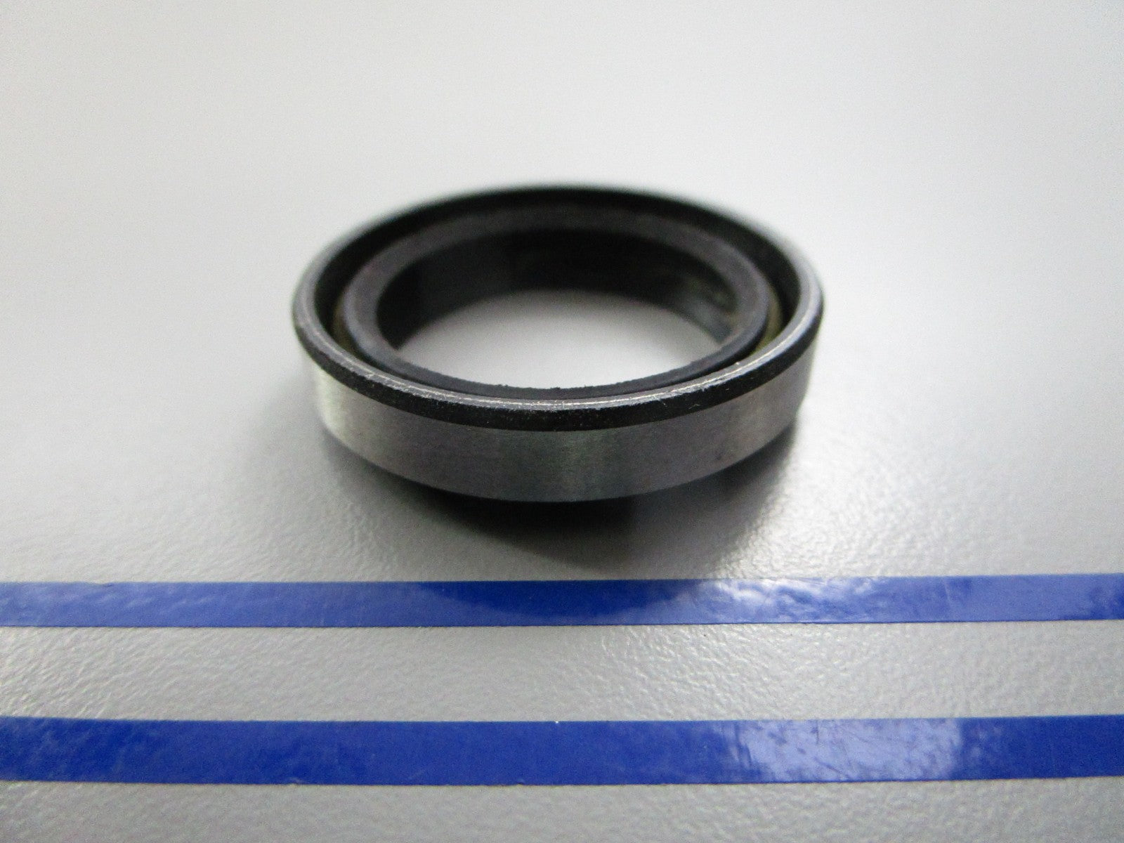 NEW OEM 305987 0305987 OMC Johnson Evinrude Oil Seal 0810